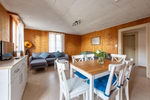 Istumisnurk majutusasutuses Chalet Seehus Iseltwald