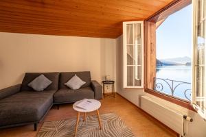 Istumisnurk majutusasutuses Chalet Seehus Iseltwald