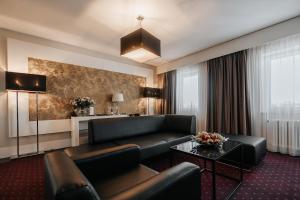 Kuchyňa alebo kuchynka v ubytovaní Platinum Palace Boutique Hotel & SPA
