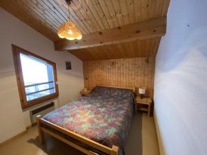 a small bedroom with a bed and a window at Appartement Crest-Voland, 3 pièces, 4 personnes - FR-1-733-150 in Crest-Voland