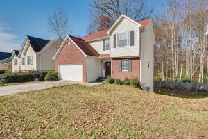 a house with a large yard with a driveway at College Park Home 13 Mi to Downtown Atlanta! in College Park