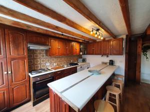 Η κουζίνα ή μικρή κουζίνα στο Bramblewick Cottage +9 φωτογραφίες