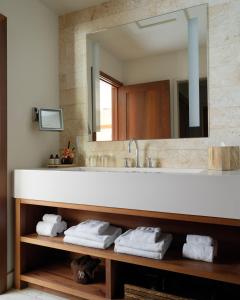 Um banheiro em Hotel Wailea, Relais & Châteaux - Adults Only