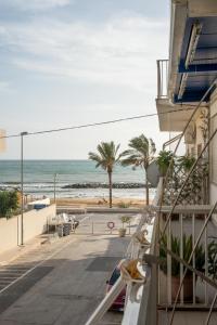 a balcony with a view of the beach at CapoSud - Appartamento Salgari in Marina di Ragusa