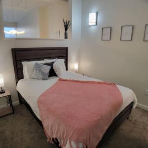 a bedroom with a bed with a red blanket on it at Downtown Morado Loft #2, FREE Parking & Skywalk to Lucas Oil & Conv Center in Indianapolis