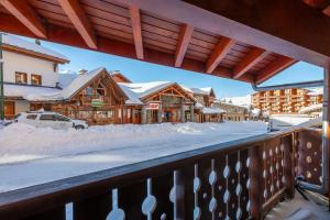 a view from the balcony of a lodge in the snow at Val Thorens - Cosy Duplex Pied des pistes Silveralp 003 in Val Thorens