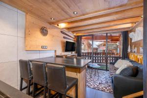 a living room with a bar in a tiny house at Val Thorens - Cosy Duplex Pied des pistes Silveralp 003 in Val Thorens