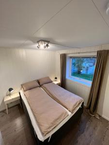 Кровать или кровати в номере Sentralt plassert leilighet ved Sherpatrappen