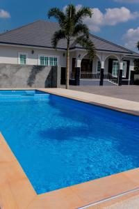 Kolam renang di atau dekat dengan The guesthouse
