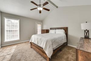 a bedroom with a bed and a ceiling fan at Baton Rouge Condo with Balcony, Fireplace and Pool! in Baton Rouge