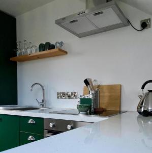 Dapur atau dapur kecil di Bill's Barns Apartment 2