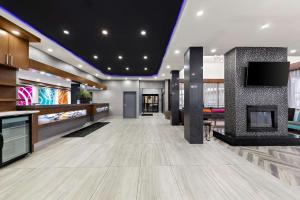 Photo de la galerie de l'établissement Best Western Plus Toronto North York Hotel & Suites, à Toronto