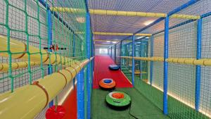 a play room with a slide and a play floor at Doliva Park in Krynica Morska