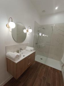 Ένα μπάνιο στο Clos de la Providence Chambres d'hôtes et Spa