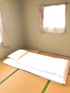 Uma cama ou camas num quarto em 花源