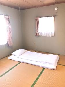 Uma cama ou camas num quarto em 花源