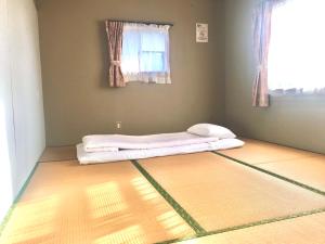 Uma cama ou camas num quarto em 花源