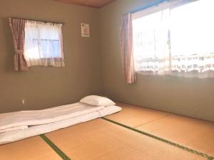Uma cama ou camas num quarto em 花源