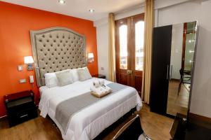 a bedroom with a large bed with a stuffed animal on it at Hotel Melthon Class in Ayacucho