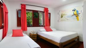Postel nebo postele na pokoji v ubytování Playa Mareygua Hostal