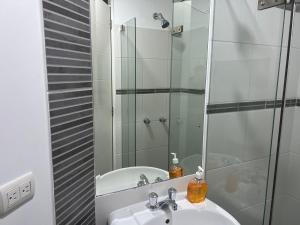 Kylpyhuone majoituspaikassa Acogedor y espacioso apartamento