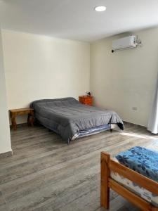 En eller flere senge i et værelse på Casa Juako