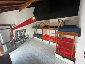 an overhead view of a room with three bunk beds at Hostel de la Plaza in Miramar