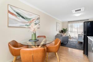 8 Cute Cunningham Close To Subiaco - Sleeps 4 TV 또는 엔터테인먼트 센터