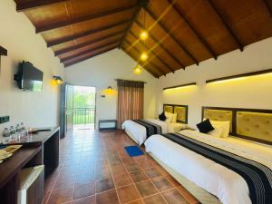 A bed or beds in a room at Four Points Resort - Anuradhapura