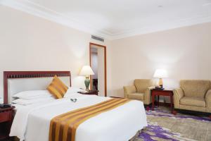 Säng eller sängar i ett rum på The Pavilion Hotel Shenzhen (Huaqiang NorthBusiness Zone)