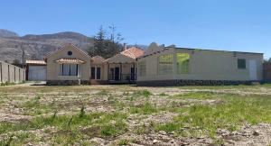 a house in the middle of a field at Casa de Campo Buganvilllas in Mecapaca