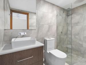 Ένα μπάνιο στο Yarrawonga Lakeside Apartment 41 +11 φωτογραφίες
