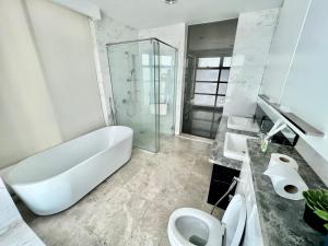 Ванная комната в Platinum KLCC BY ARMANI