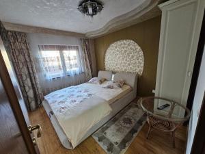 a bedroom with a bed and a glass table at Apartament 3 camere plus living, 2 bai, modern in Craiova