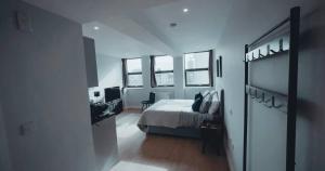 a bedroom with a bed and a desk in a room at Market Haven Kingsize Studios Town Centre with Netflix, Business & Leisure travellers, multiple units available in Northampton