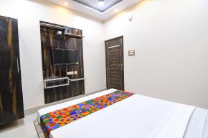 Postel nebo postele na pokoji v ubytování FabHotel Sriya - City Center, Durgapur + 22 fotografií