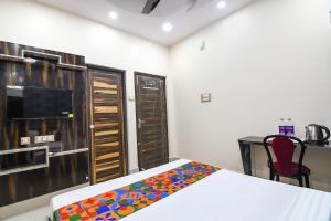 Postel nebo postele na pokoji v ubytování FabHotel Sriya - City Center, Durgapur