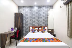 Postel nebo postele na pokoji v ubytování FabHotel Sriya - City Center, Durgapur