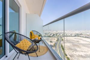 a balcony with chairs and a view of the city at Frank Porter - Bella Rose in Dubai