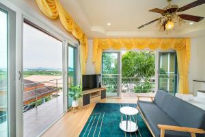 Balkón nebo terasa v ubytování ฺBaan Waru seaview villa