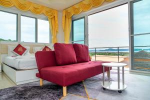 Posezení v ubytování ฺBaan Waru seaview villa