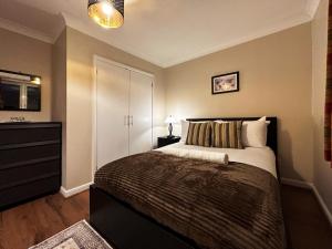 a bedroom with a large bed and a dresser at Tina’s Place in Tower Hill in London