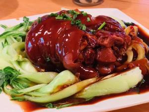 a plate of food with meat and vegetables on a table at SnowHouse Memorie Hotel-石打丸山 in Seki