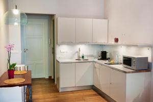 Kuchyňa alebo kuchynka v ubytovaní Apartamenty Straszewskiego