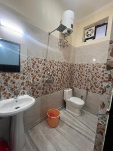 a bathroom with a sink and a toilet at Deepak Homestay in Rishīkesh