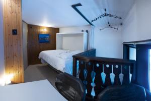 a bedroom with a bed and a table and a chair at Résidence Grand Roc - Campanules 114 in Chamonix