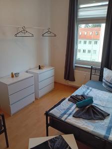a bedroom with two beds and a window at Stellas Monteurwohnungen in Werdau