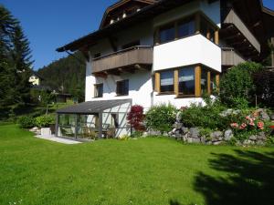 Ogród w obiekcie Appartementhaus St. Martin