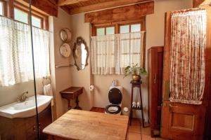 Imagen de la galería de Pandora's guesthouse, en Bethlehem 54 fotos más