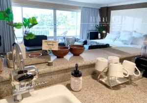 Posezení v ubytování Ocean View Waikiki Luxury Ilikai + 16 fotografií
